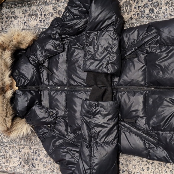 S13 NYC Down Glossy Puffer Jacket w/ Faux Fur Trim in Black Thumbhole - Picture 3 of 7